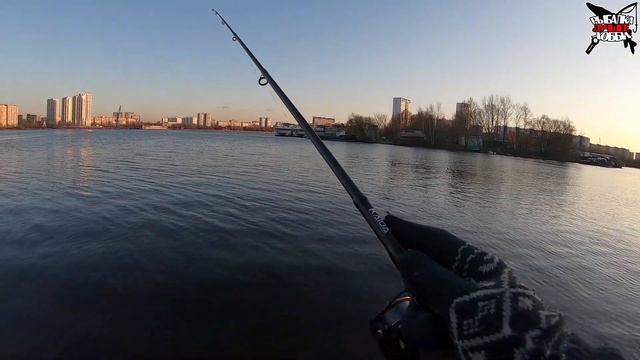 ЗИМНИЙ СПИННИНГ на Москва реке. РЫБАЛКА В ДЕКАБРЕ. Зимняя рыбалка 2019-2020 смотреть онлайн