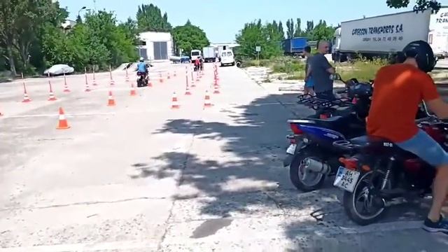 Обучение вождению на мотоциклах автошкола Вираж часть 2 смотреть онлайн