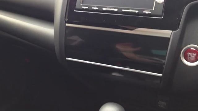 最新車　HONDA　新型フィット３　ガソリン車　目立っていた赤！ смотреть онлайн