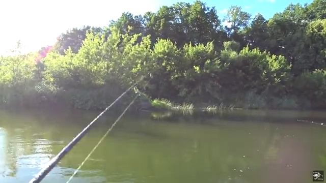 ВОТ ЭТО РЫБИНА КЛЮНУЛА, даже крючок не выдержал!!! Рыбалка сплавом по реке Хопер с товарищем! смотреть онлайн