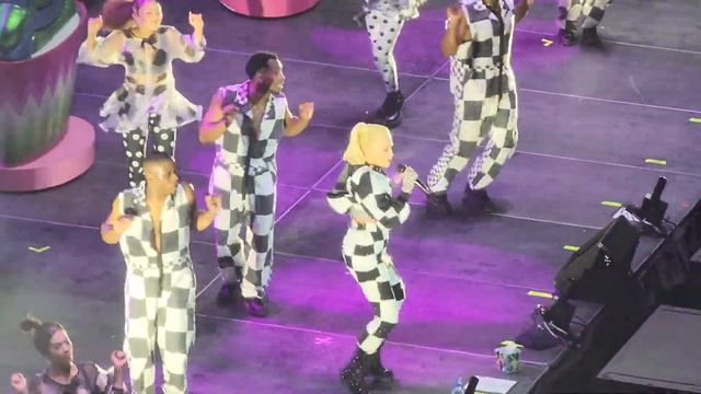Gwen Stefani || Honda Center || September 2023 смотреть онлайн