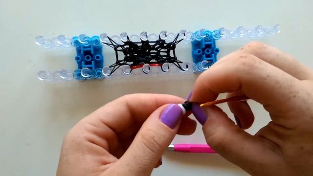 Чёрная птичка из резинок 3D Angry birds Rainbow loom bands tutorial for kids DIY смотреть онлайн