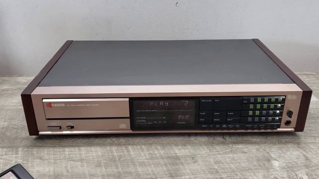 Vintage High End Kyrocera DA-710cx Compact Disc Single CD Player Demo смотреть онлайн