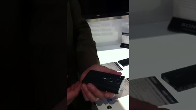 First Look: Sony Bloggie 3D and Duo Screen Snap Cameras смотреть онлайн