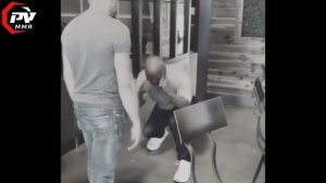 Майк Тайсон показывает как надо двигаться / Мастер класс от Тайсона