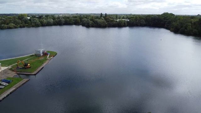 Flight over Whitefriars sailing club with a DJI Mini 2 SE Drone @1080 50fps смотреть онлайн