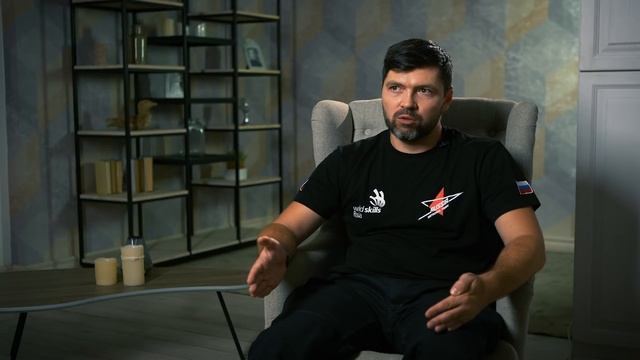 10 ВОПРОСОВ ПРОФЕССИОНАЛУ | Производство мебели [12+] смотреть онлайн