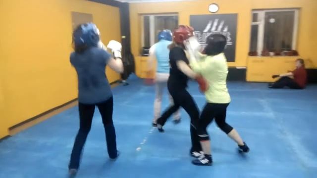 Женская самооборона против группы смотреть онлайн