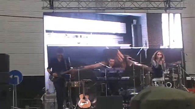 В Казани в честь открытия М . видио выступила певица Максим. смотреть онлайн