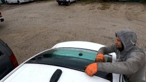 Как вырезать и снять лобовое стекло? Без струны и в одиночку?