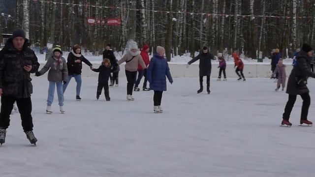 Ногинск : Каток в Городском парке.. по ходу Единственный: ЗИМА❄2023 смотреть онлайн