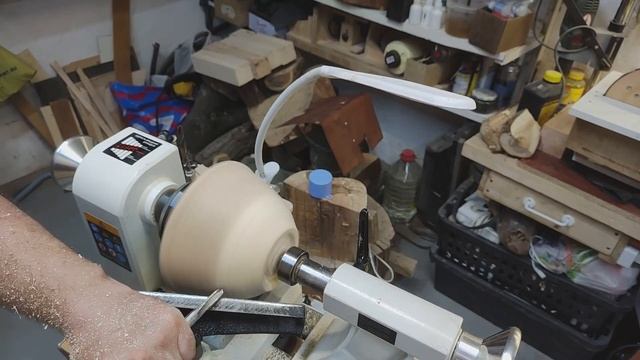 Ясень: от сырой древесины до уникальной чаши #токарка смотреть онлайн