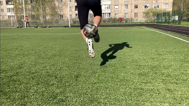 Как сделать радугу в футболе за 5 минут! Самое простое объяснение! Как выучить радугу? смотреть онлайн