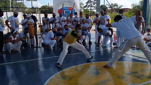 Grupo Ubatã capoeira Mestre Nestor batizado do grupo rabo de arraia(2) смотреть онлайн