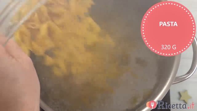 Pasta con salsiccia e radicchio - Ricetta.it смотреть онлайн