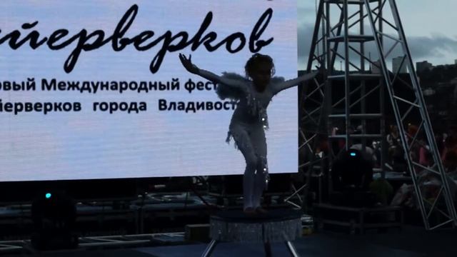 фестиваль фейерверка 7 сентября 2013г ----- танец Ангела смотреть онлайн