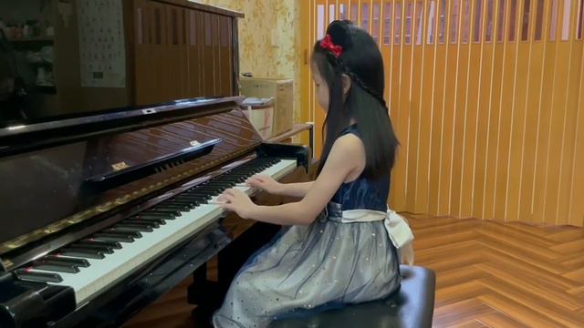 Suzuki Piano Book1 No.12 - Little Playmates : F. X. Chwatal смотреть онлайн