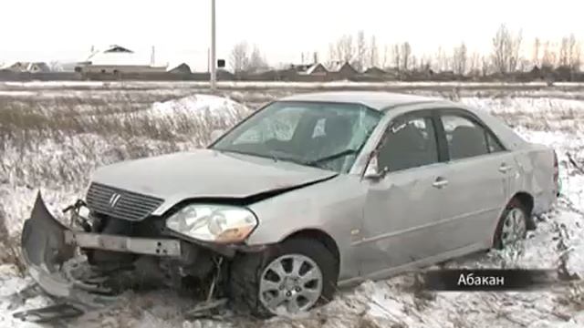 Две легковушки "улетели" с дороги в Хакасии смотреть онлайн