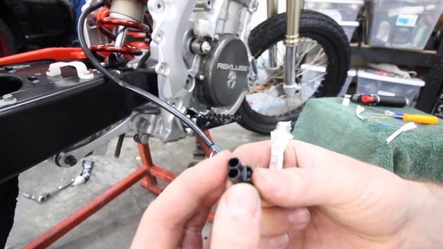 CRF450 FLAT TRACKER/SUPERMOTO BUILD FIRST START! FINAL ASSEMBLY смотреть онлайн