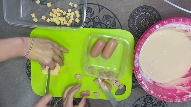 Оладьи с сыром и колбасой. Вкусный и сытный завтрак! смотреть онлайн