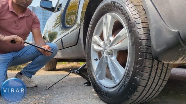 How to Change Spare Tire - Hyundai Tucson (2010-2015) смотреть онлайн