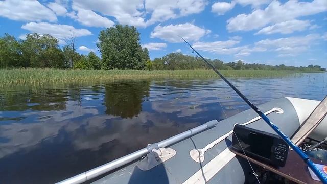 Ловля щуки и окуня летом с лодки на спиннинг в июне смотреть онлайн