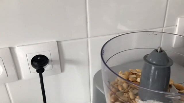 Делаем арахисовое масло дома/полезная арахисовая паста смотреть онлайн