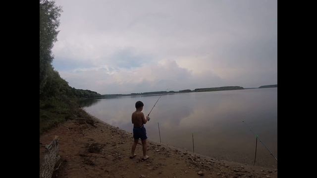 РЫБАЛКА И ОТДЫХ НА МОЖАЙСКОМ ВОДОХРАНИЛИЩЕ. смотреть онлайн