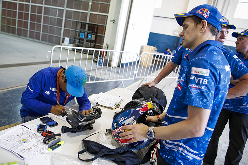 КАМАЗ-мастер на ралли «Дакар 2019» — 5 января — Проверки перед гонкой смотреть онлайн