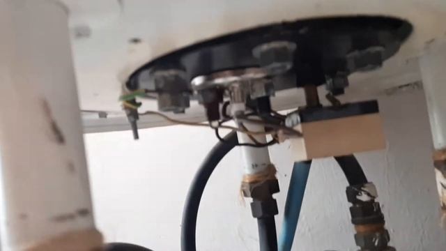 Бойлер потёк. Капает с бойлера - нужно ли что-то делать? Что под крышкой бойлера? смотреть онлайн