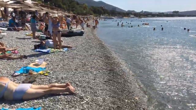 Геленджик. ПОГОДА 28 августа 2019г. Люди разъезжаются! Пляж Лазуревый берег смотреть онлайн