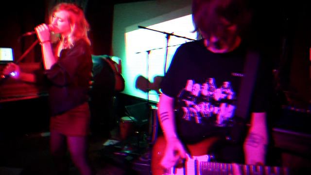 Crimson Brooks - Waiting State of Mind (live at темнеет) смотреть онлайн