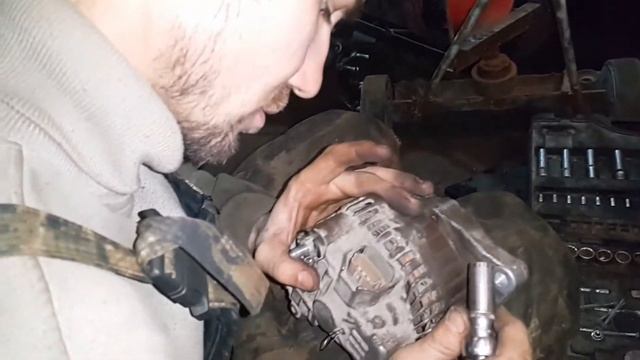 Лансер 10/2.0 л. Сборка/разборка генератора смотреть онлайн
