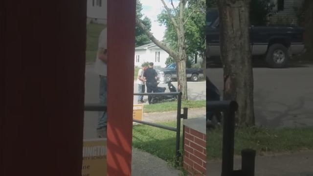 Man doing 60 in a 35 on a moped lol смотреть онлайн