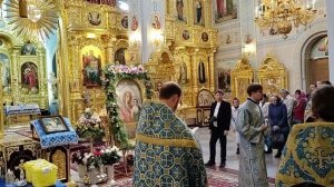 Молебен с акафистом перед чудотворной иконой Божией Матери «Коробейниковская». Регент Е. Артюхова.