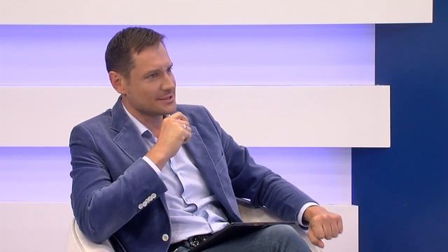 Секрет шарма 82-летней школы 123 и тайна открытой двери в кабинет директора Бориса Котельникова в Б смотреть онлайн