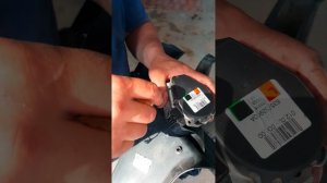 Разблокировка механизма ремня безопасности. Нива