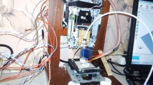 3D принтер своими руками из DVD приводов  Работа принтера