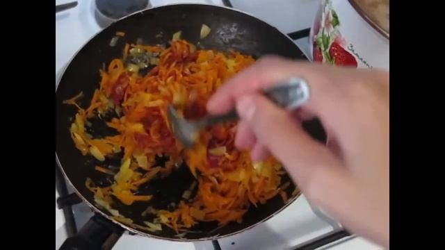 Суп из чечевицы и куриными крылышками смотреть онлайн