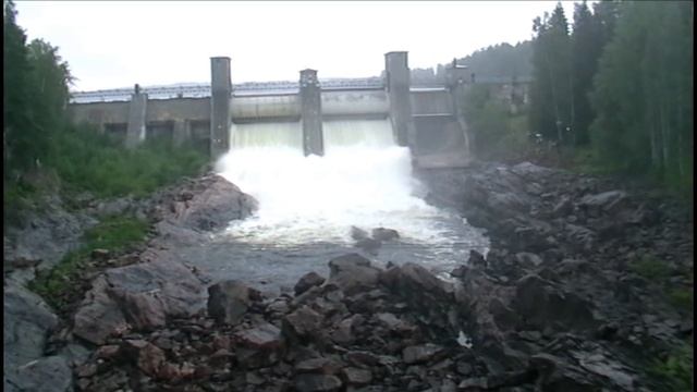 Сброс воды на плотине в Иматре, Финляндия. Imatra's Hydro Power Plant. смотреть онлайн