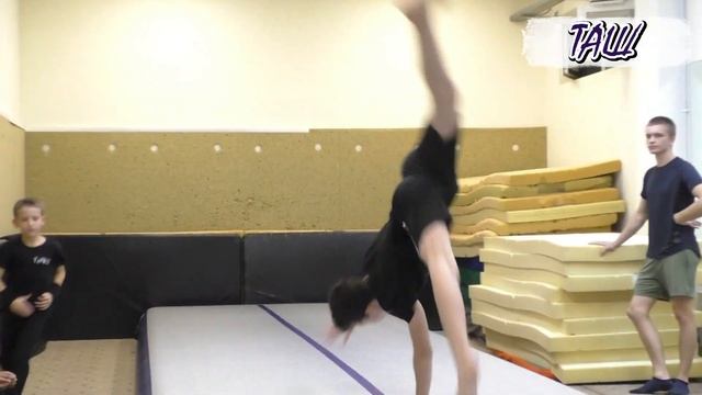 Acrobatic & Dance School смотреть онлайн