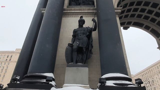 По Москве. Триумфальная арка. 05.03.23. смотреть онлайн