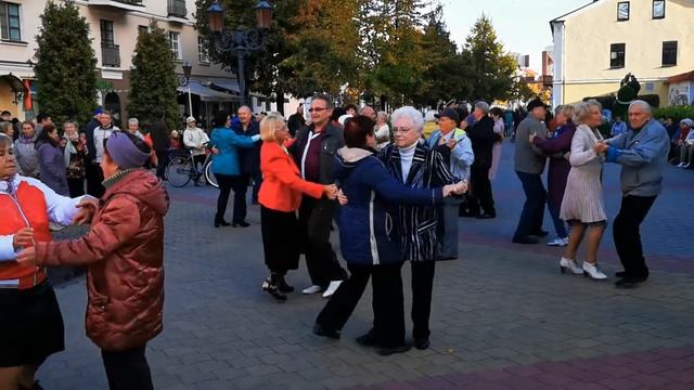 ПОЛЕЧКА! Время Танцев Быстрых! смотреть онлайн
