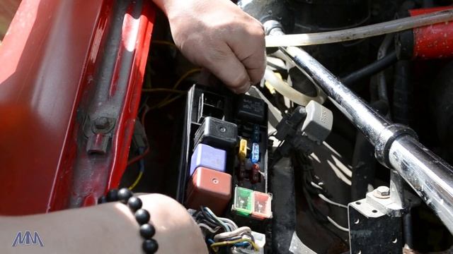 Замена главного предохранителя на HILUX