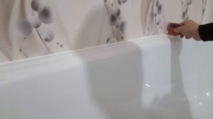 Чем заделать щель между ванной и стеной