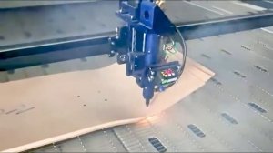 Работа оптического автофокуса лазерного станка для резки фанеры СО2 по неметаллам. Ось Z.