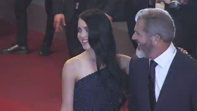 EVENT CAPSULE CLEAN - Mel Gibson, Rosalind Ross, Jean-Francois Richet, Erin Moriarty, Diego Luna at смотреть онлайн