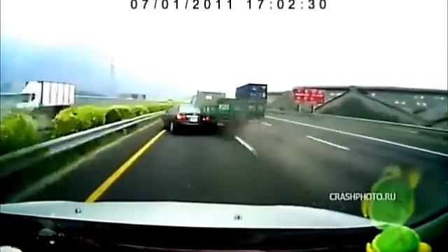 У грузовика лопнуло колесо смотреть онлайн