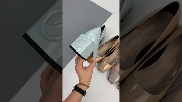 Классические лаковые голубые туфли на каблуке 4-11256