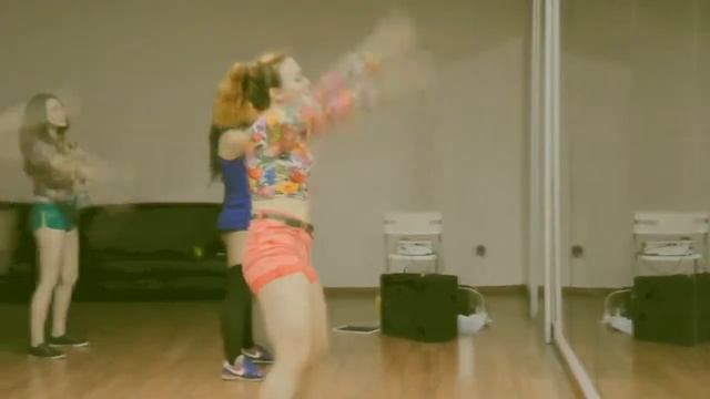 Урок танцев. Стиль Waacking для начинающих